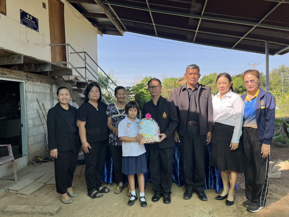 การเยี่ยมติดตามผลการเรียนนักเรียนทุนพระราชทานเพื่อการศึกษาสงเคราะห์ ประจำปีการศึกษา 2568