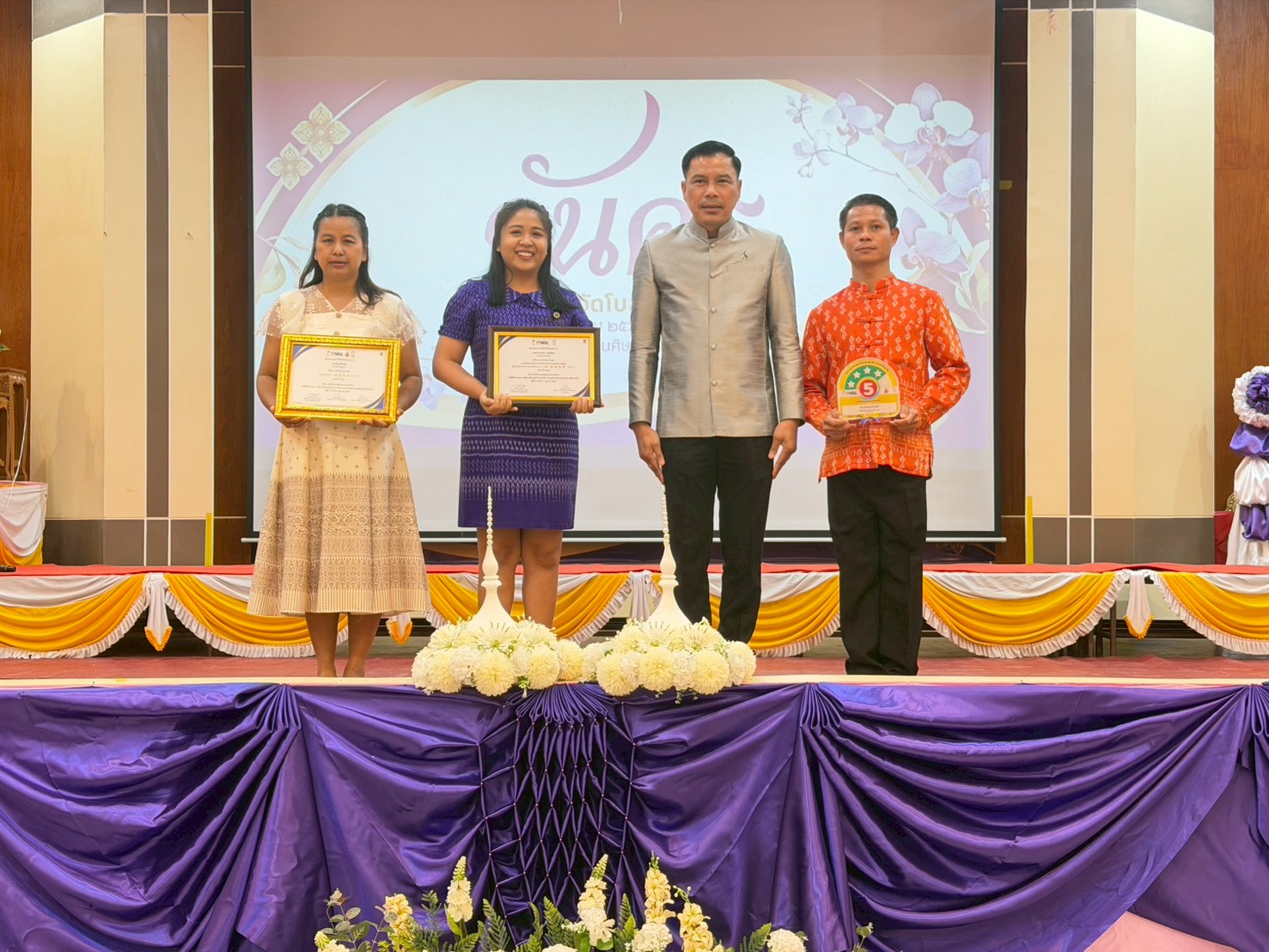 ผู้บริหารและคณะครูโรงเรียนวัดโบสถ์ ร่วมพิธีงานวันครูแห่งชาติ ประจำปี ๒๕๖๙ “น้อมจิตวันทา บูชาพระคุณครู”